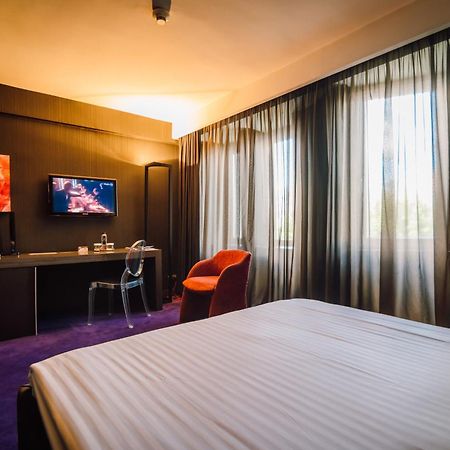 Plaza V Hotel Targu Mures Ngoại thất bức ảnh