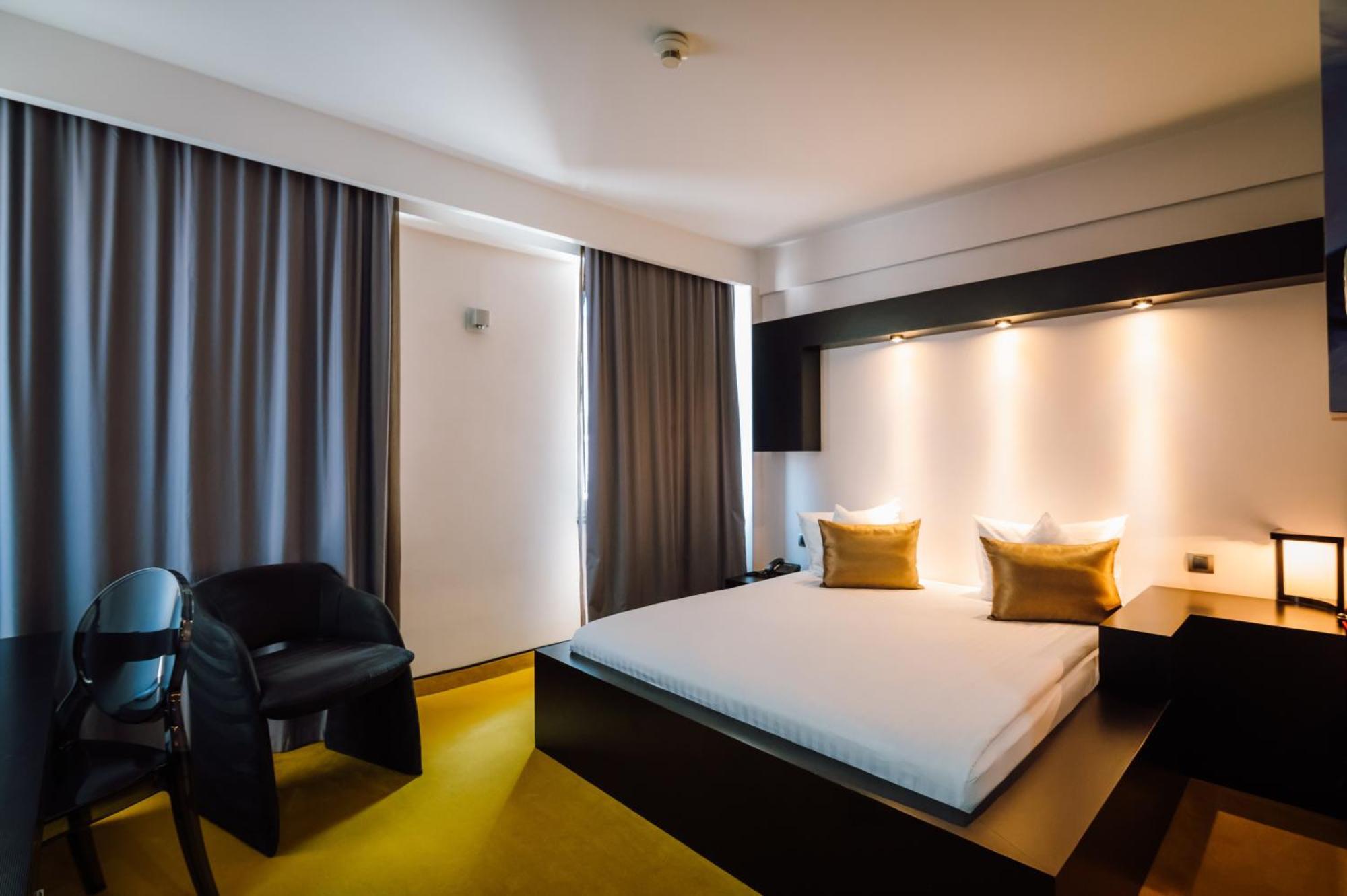 Plaza V Hotel Targu Mures Ngoại thất bức ảnh