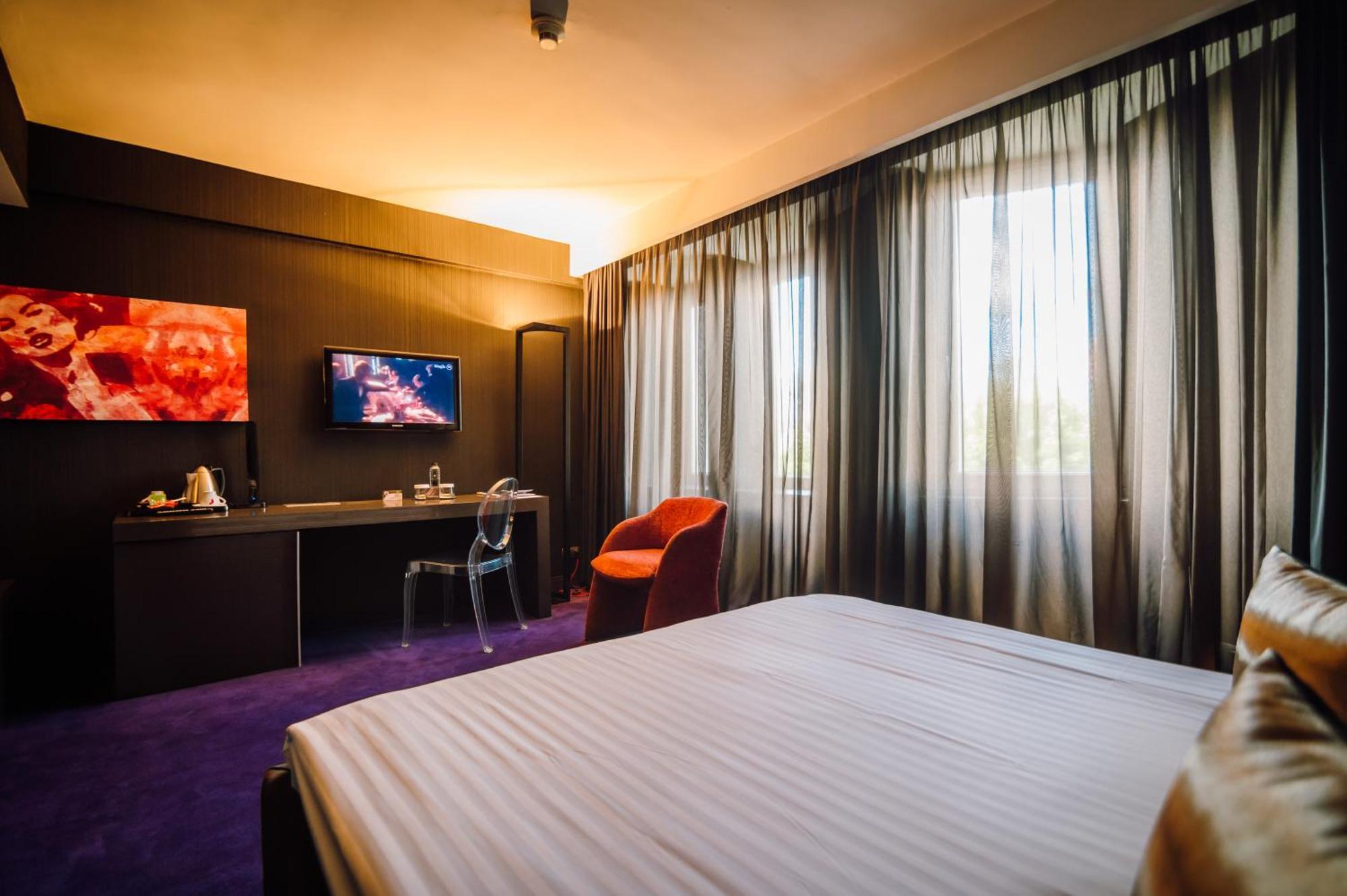 Plaza V Hotel Targu Mures Ngoại thất bức ảnh