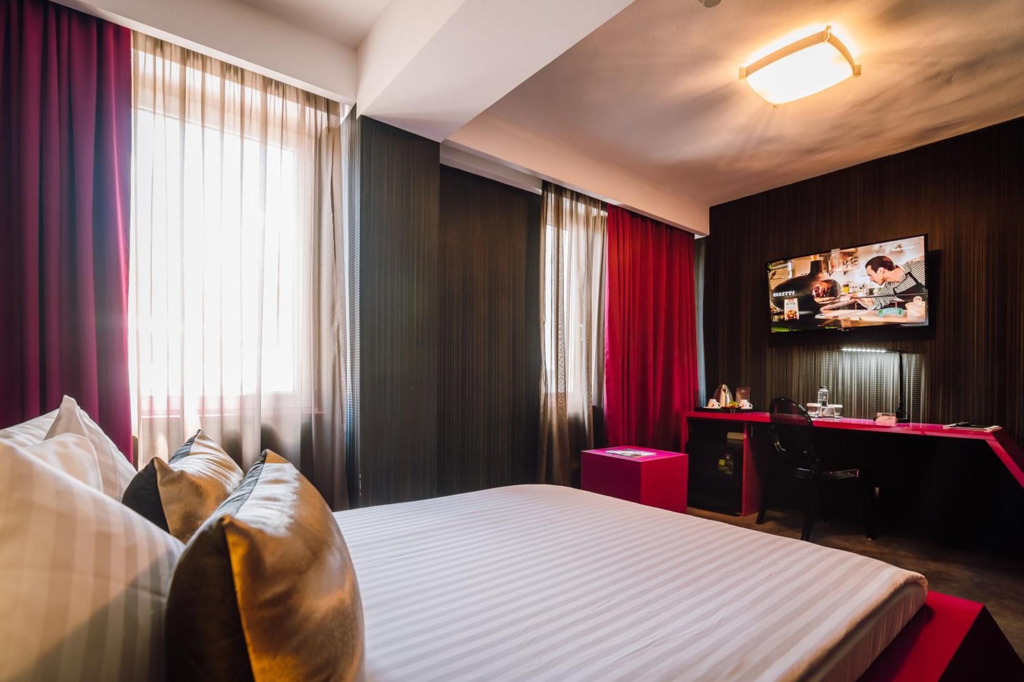 Plaza V Hotel Targu Mures Ngoại thất bức ảnh