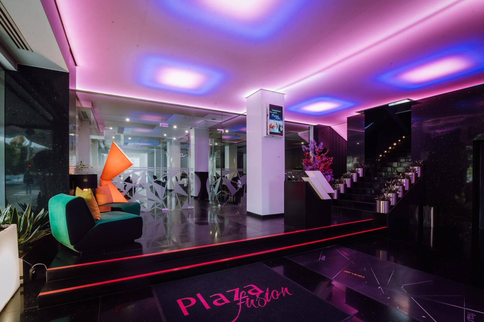 Plaza V Hotel Targu Mures Ngoại thất bức ảnh