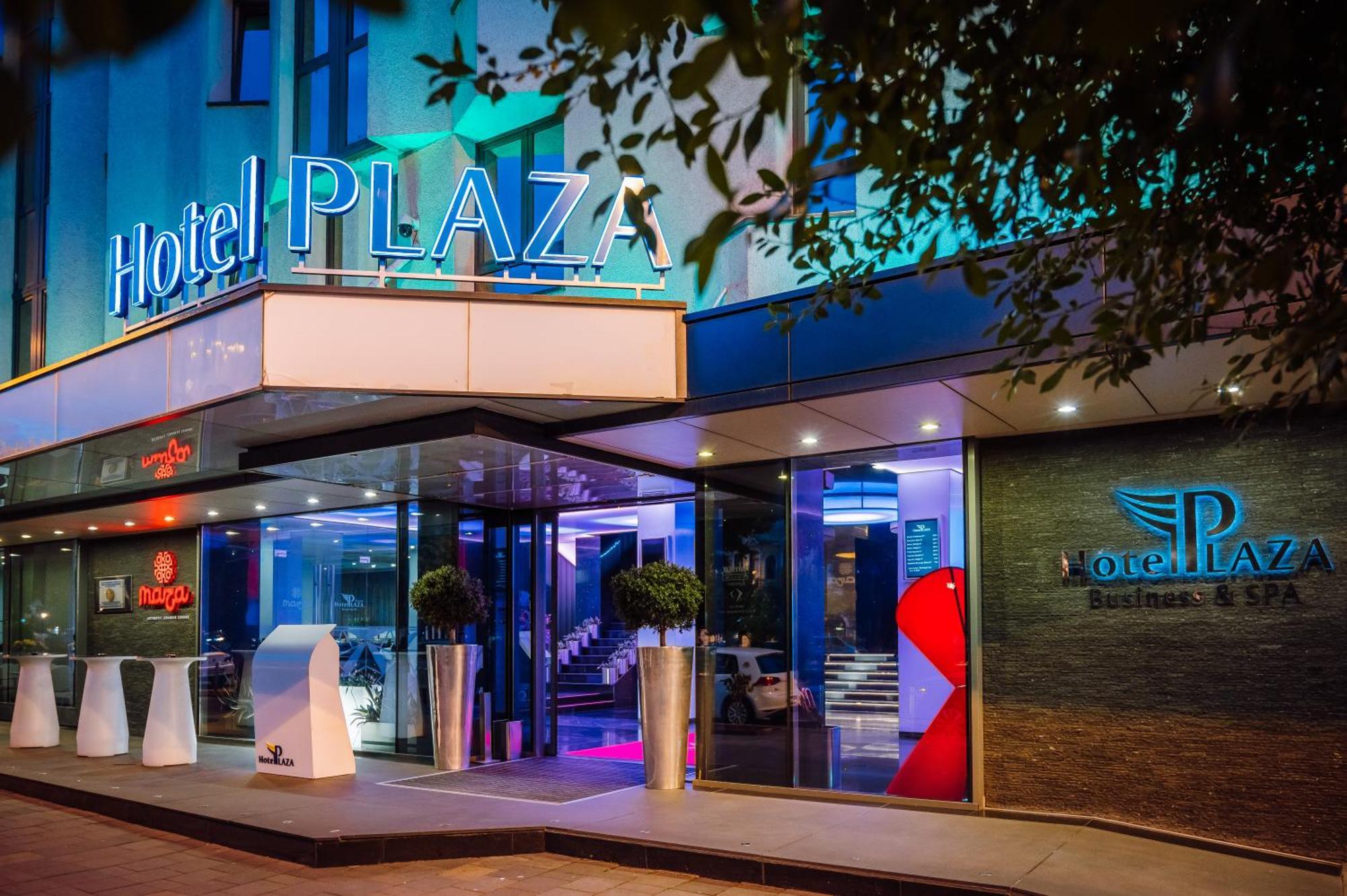 Plaza V Hotel Targu Mures Ngoại thất bức ảnh