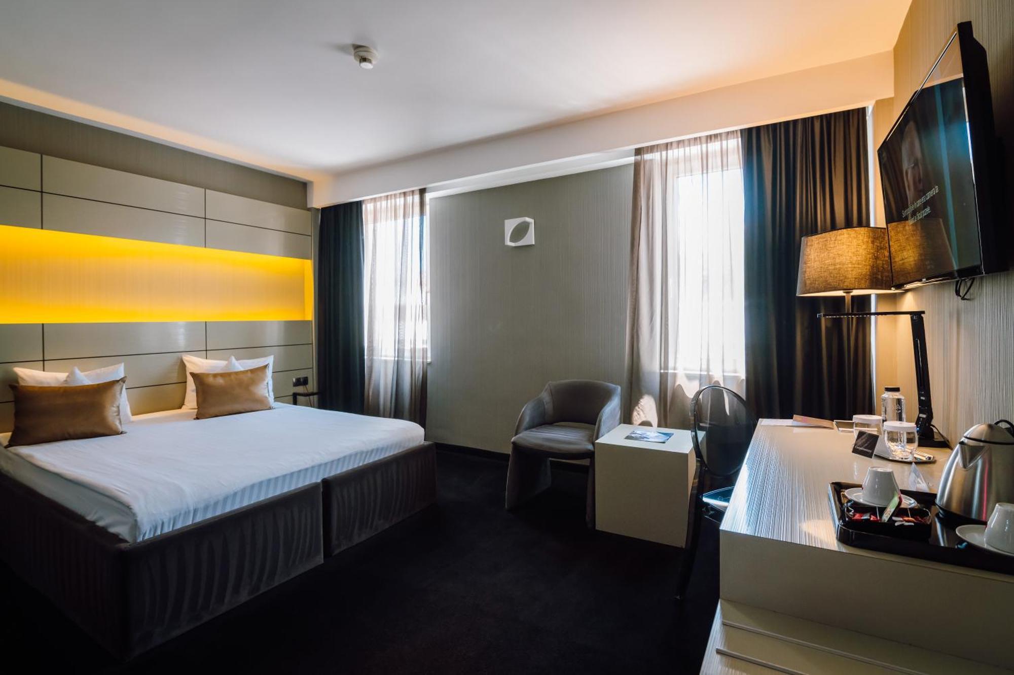 Plaza V Hotel Targu Mures Ngoại thất bức ảnh